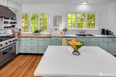 Kitchen - 3601 E Cherry St, Seattle, WA 98122 photo 4 of 5