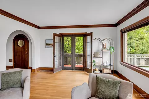Entry Way - 3601 E Cherry St, Seattle, WA 98122 photo 2 of 3