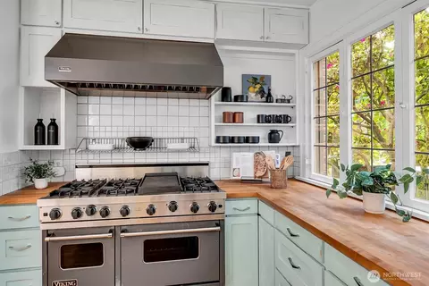 Kitchen - 3601 E Cherry St, Seattle, WA 98122 photo 2 of 5