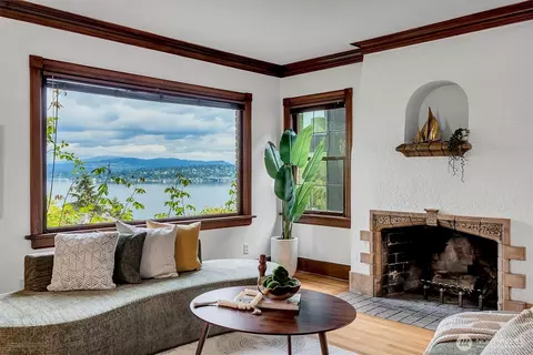 Living - 3601 E Cherry St, Seattle, WA 98122 photo 2 of 3
