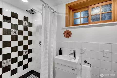 Bath - 3601 E Cherry St, Seattle, WA 98122 photo 5 of 5