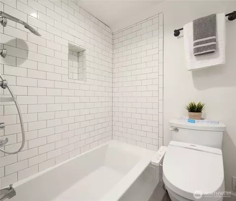 Bath - 3307 E Pike St, Seattle, WA 98122 photo 4 of 4