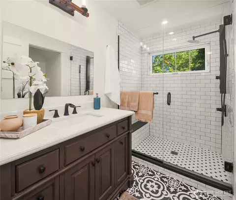 Bath - 3307 E Pike St, Seattle, WA 98122 photo 2 of 4