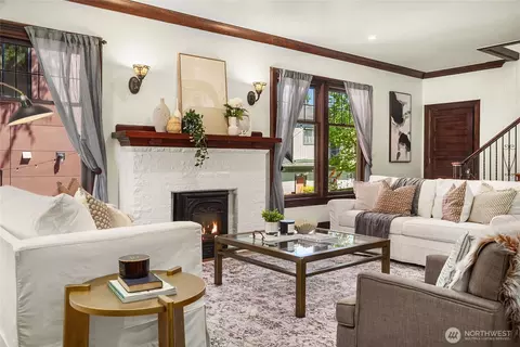 Living - 3307 E Pike St, Seattle, WA 98122 photo 1 of 7