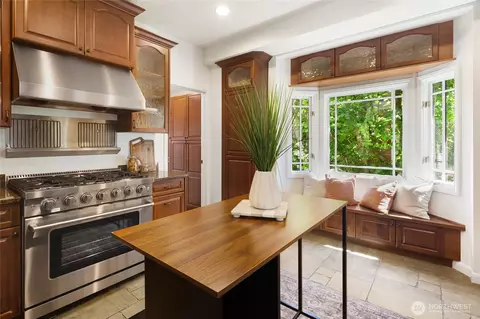 Kitchen - 3307 E Pike St, Seattle, WA 98122 photo 3 of 3