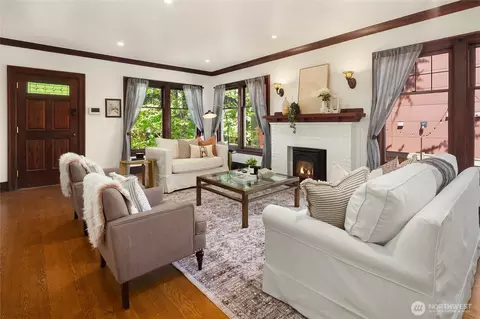 Living - 3307 E Pike St, Seattle, WA 98122 photo 5 of 7