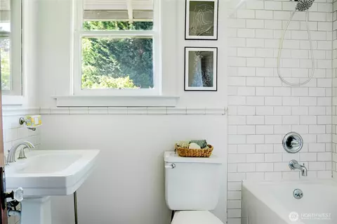 Bath - 3307 E Pike St, Seattle, WA 98122 photo 3 of 4