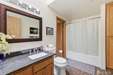 Bath - 9520 Odin Way, Bothell, WA 98011 photo 3 of 3