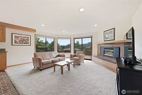 Living - 9520 Odin Way, Bothell, WA 98011 photo 1 of 2