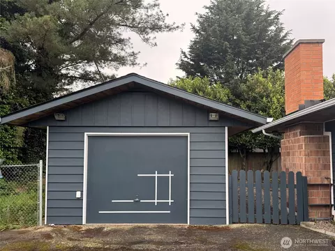 Exterior - 2528 130th St SE, Everett, WA 98208 photo 3 of 12