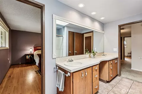 Bath - 2528 130th St SE, Everett, WA 98208 photo 2 of 4