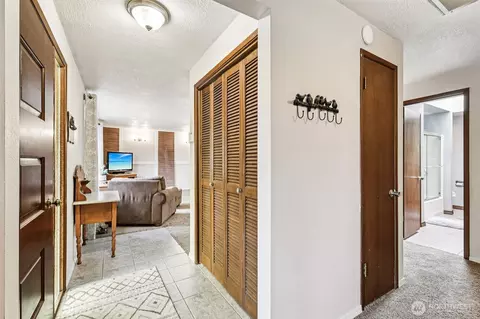 Entry Way - 2528 130th St SE, Everett, WA 98208 photo 1 of 2