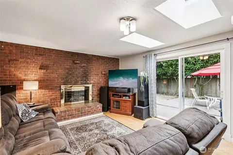 Living - 2528 130th St SE, Everett, WA 98208 photo 6 of 6