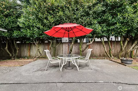 Exterior - 2528 130th St SE, Everett, WA 98208 photo 5 of 12