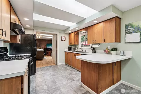 Kitchen - 2528 130th St SE, Everett, WA 98208 photo 2 of 4