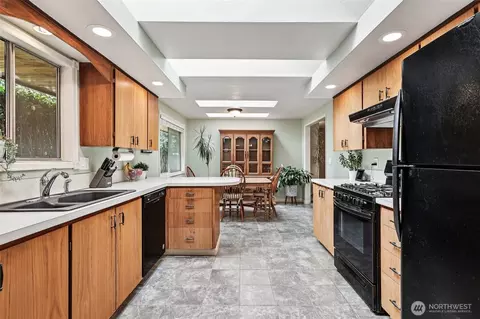 Kitchen - 2528 130th St SE, Everett, WA 98208 photo 4 of 4