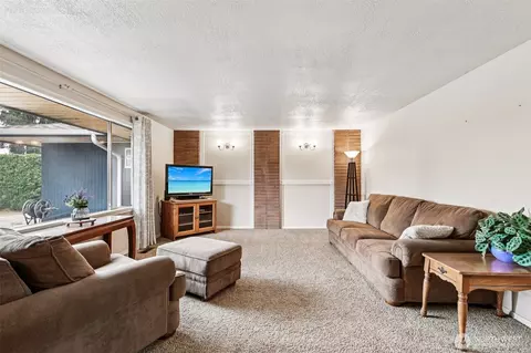Living - 2528 130th St SE, Everett, WA 98208 photo 1 of 6