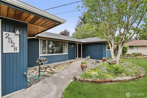 Exterior - 2528 130th St SE, Everett, WA 98208 photo 4 of 12