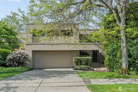 9829 NE 1st St, Bellevue, WA 98004