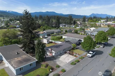 View/Area - 405 W Bell St, Sequim, WA 98382 photo 4 of 7
