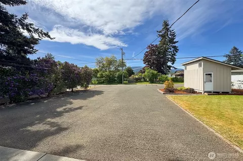 Exterior - 405 W Bell St, Sequim, WA 98382 photo 7 of 11