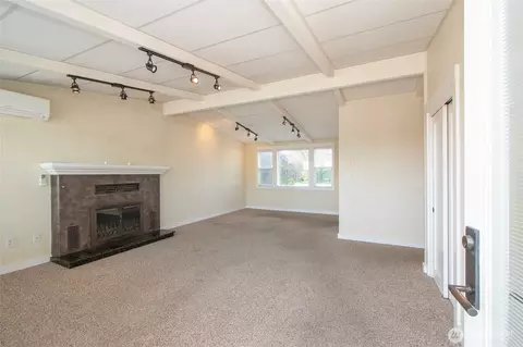 Living - 405 W Bell St, Sequim, WA 98382 photo 1 of 4