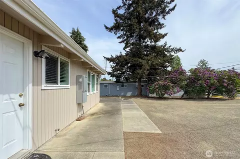 Exterior - 405 W Bell St, Sequim, WA 98382 photo 4 of 11