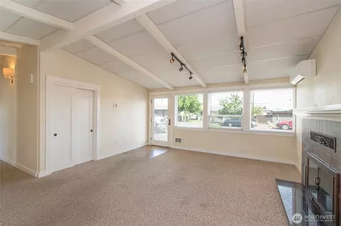 Living - 405 W Bell St, Sequim, WA 98382 photo 3 of 4