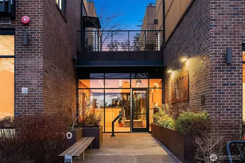 3300 NE 65th St #204, Seattle, WA 98115
