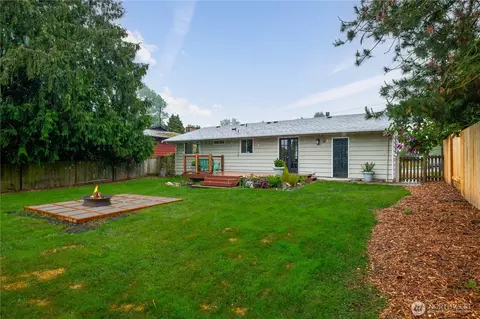 Exterior - 2301 Jade Ave, Everett, WA 98201 photo 5 of 7