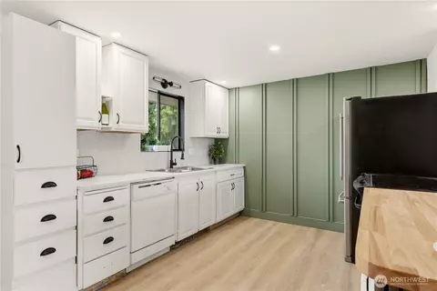 Kitchen - 2301 Jade Ave, Everett, WA 98201 photo 4 of 4