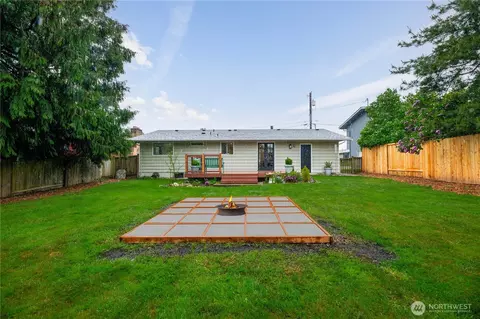 Exterior - 2301 Jade Ave, Everett, WA 98201 photo 6 of 7