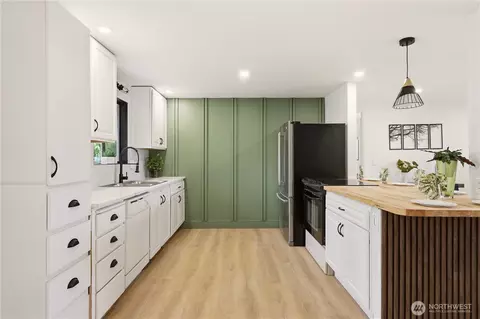 Kitchen - 2301 Jade Ave, Everett, WA 98201 photo 3 of 4