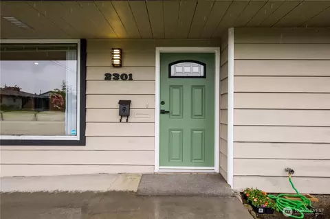 Exterior - 2301 Jade Ave, Everett, WA 98201 photo 2 of 7