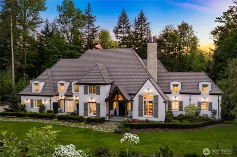 27126 SE Grand Ridge Dr, Issaquah, WA 98029
