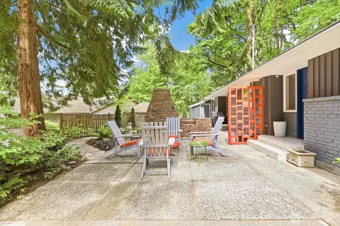 19563 38th Ave NE, Lake Forest Park, WA 98155