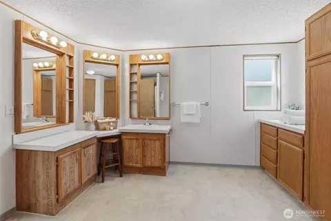 Bath - 24324 9th Ave W, Bothell, WA 98021 photo 2 of 3