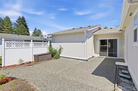 Exterior - 24324 9th Ave W, Bothell, WA 98021 photo 5 of 6