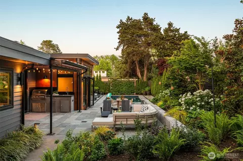Exterior - 3901 E Mcgilvra St, Seattle, WA 98112 photo 7 of 9