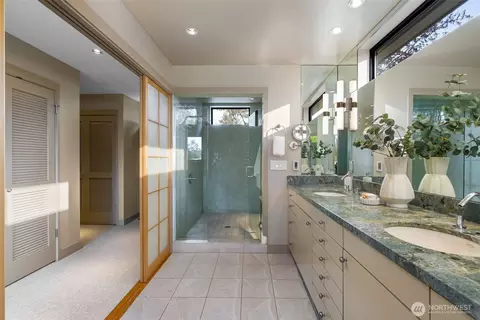 Bath - 3901 E Mcgilvra St, Seattle, WA 98112 photo 3 of 3