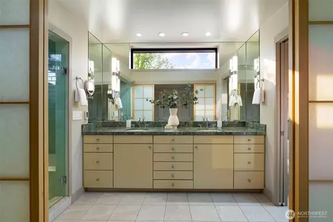 Bath - 3901 E Mcgilvra St, Seattle, WA 98112 photo 2 of 3