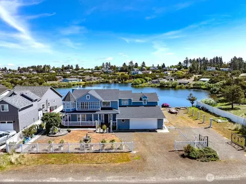 34100 G St, Ocean Park, WA 98640