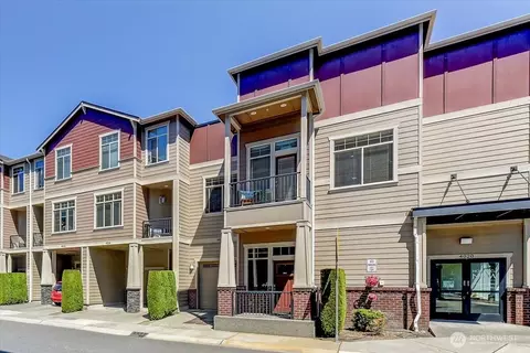 4020 NE 3rd Pl #B, Renton, WA 98056