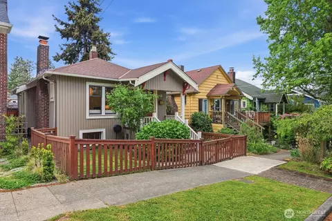 924 N 75th St, Seattle, WA 98103