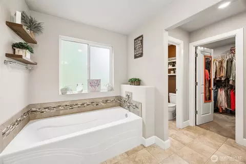 Bath - 18514 18th Ave E, Spanaway, WA 98387 photo 3 of 3