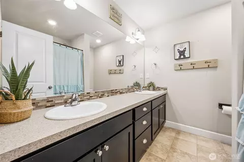 Bath - 18514 18th Ave E, Spanaway, WA 98387 photo 2 of 3