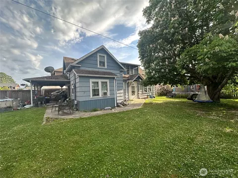 216 127th St E, Tacoma, WA 98445