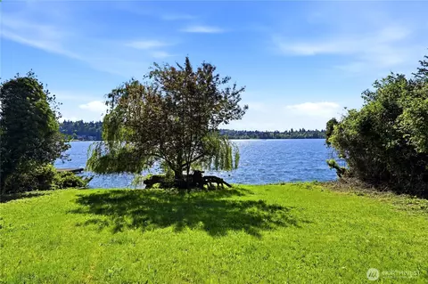 2521 103 Ave SE, Bellevue, WA 98004