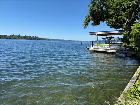 2521 103 Ave SE, Bellevue, WA 98004