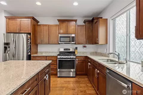 Kitchen - 4429 Riverfront Blvd, Everett, WA 98203 photo 4 of 6